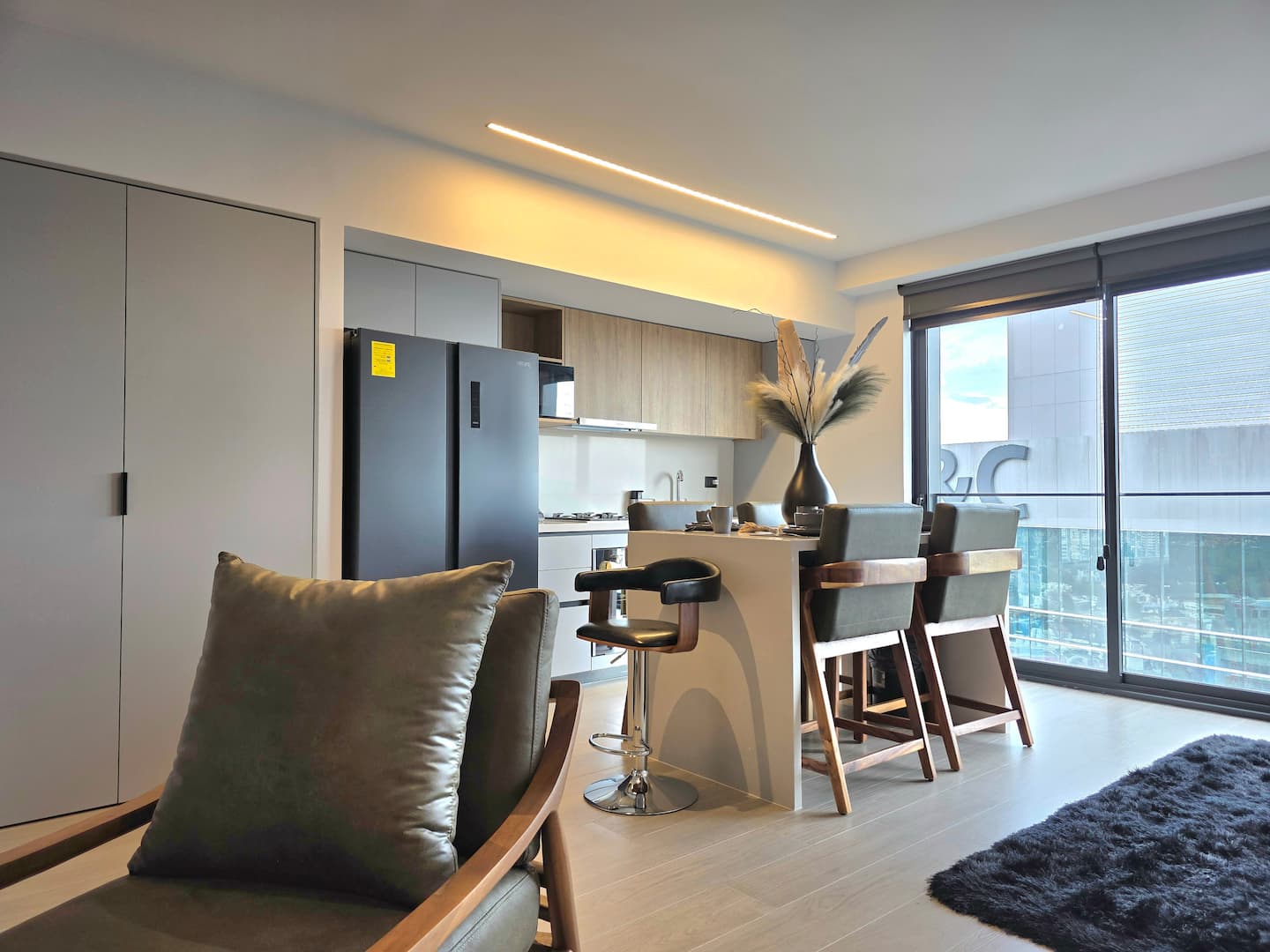 Montenegro · Lujoso Departamento con A/A - Piso 22